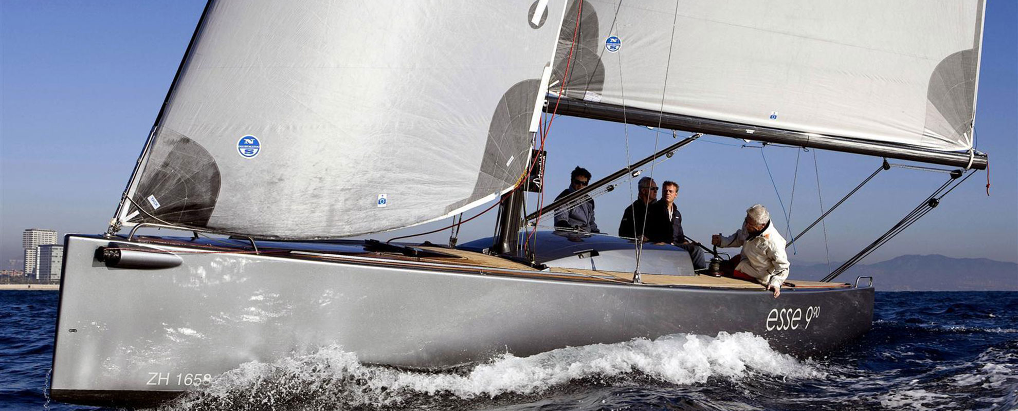 esse990 highend daysailer